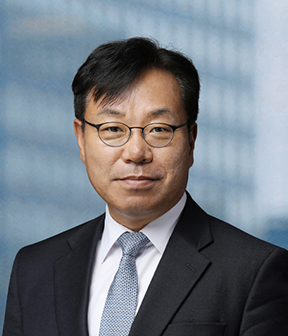 김윤수 사진