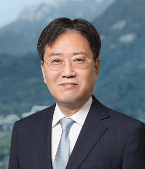 김신 사진