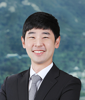구교웅 사진